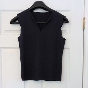 Chic Black Sleeveless Blouse
